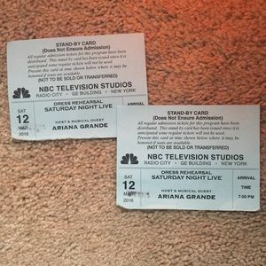 Ariana grande SNL 2016 Carnegie Deli